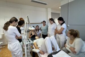 Certifikovaný kurz  prodloužení řas – Beauty institute Praha