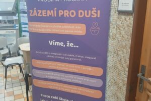 Fialový den odstartoval projekt Zázemí pro duši