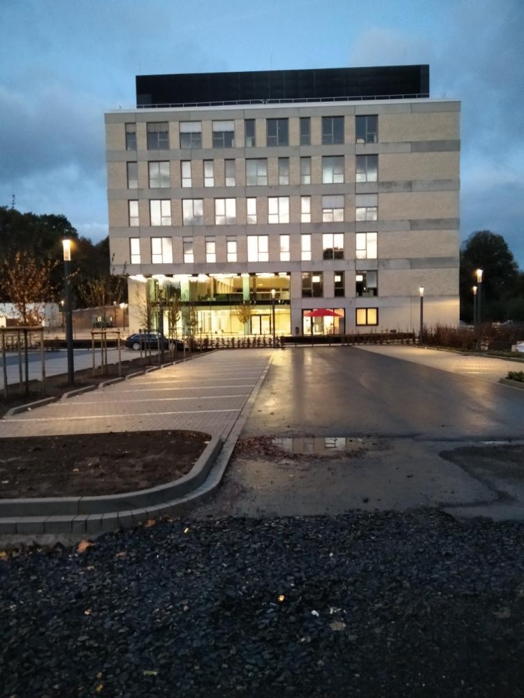 Hlavní Vchod | SOS a SOU KH