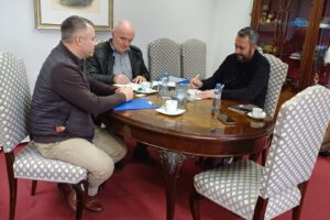 Memorandum o spolupráci mezi SOŠ a SOU řemesel Kutná Hora a společností Pavelka – kontejnery s.r.o. Kutná Hora je podepsané