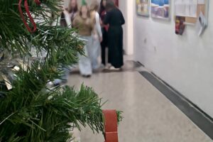 Vánoční zpívání u stromečku a souboj perníkových chaloupek na Seifertových sadech 