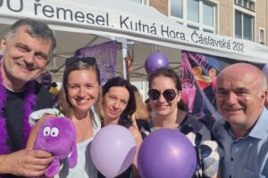 Úspěšné zakončení projektu Zázemí pro duši – Fialové rozloučení