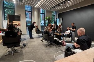 Studio Wella Praha a naše žákyně – nácvik účesů na filmový festival v Karlových Varech